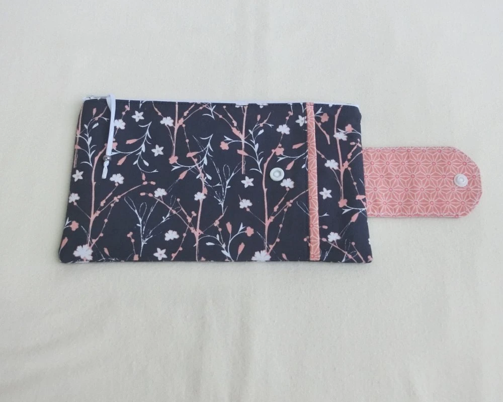 Porte Monnaie Avec Chéquier, Etui à Document, Pochette à Papier, Portefeuille, Trousse Zippée, Tissu Imprimé Fleuri, Noël Femme 4 Porte Monnaie Avec Chéquier, Etui à Document, Pochette à Papier, Portefeuille, Trousse Zippée, Tissu Imprimé Fleuri, Noël Femme – Image 4