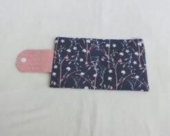 Porte Monnaie Avec Chéquier, Etui à Document, Pochette à Papier, Portefeuille, Trousse Zippée, Tissu Imprimé Fleuri, Noël Femme 11 Porte Monnaie Avec Chéquier, Etui à Document, Pochette à Papier, Portefeuille, Trousse Zippée, Tissu Imprimé Fleuri, Noël Femme -Papeterie Boutique 4387786 porte monnaie fermeture zippee avec poche tissu japonais 5