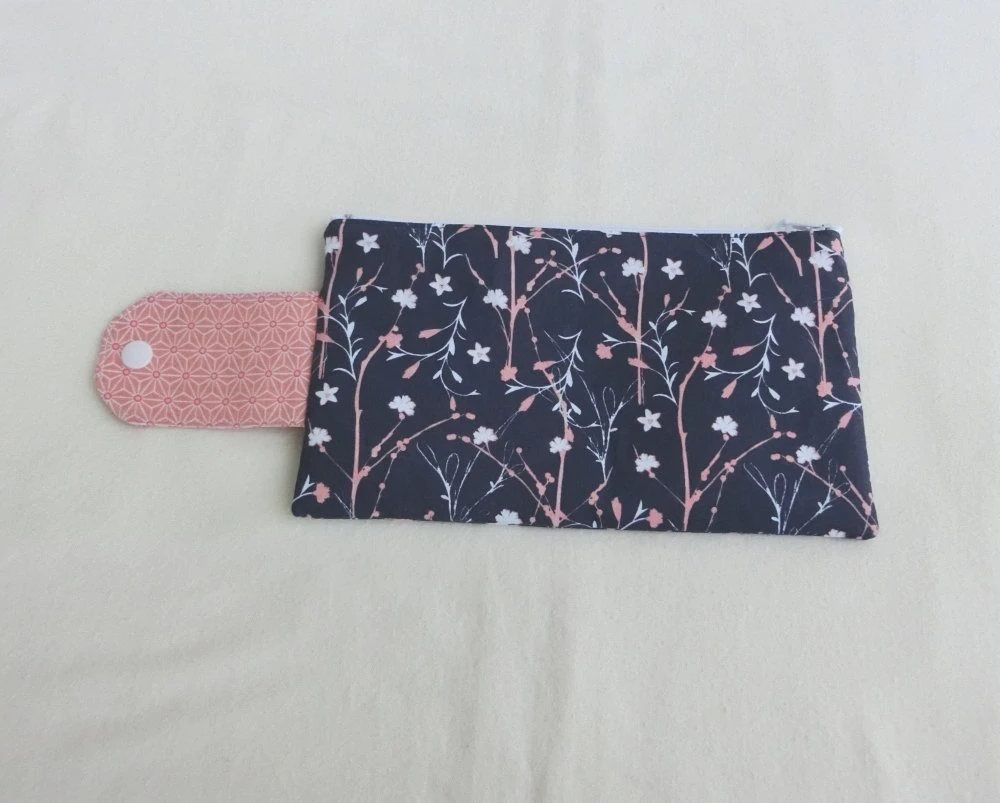 Porte Monnaie Avec Chéquier, Etui à Document, Pochette à Papier, Portefeuille, Trousse Zippée, Tissu Imprimé Fleuri, Noël Femme 5 Porte Monnaie Avec Chéquier, Etui à Document, Pochette à Papier, Portefeuille, Trousse Zippée, Tissu Imprimé Fleuri, Noël Femme – Image 5