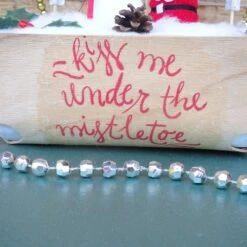 Décoration De Noël - Kiss Me Under The Mistletoe (embrasse Moi Sous Le Gui) -Papeterie Boutique 4389606 vendue decoration de noel kiss me under the mistletoe 3
