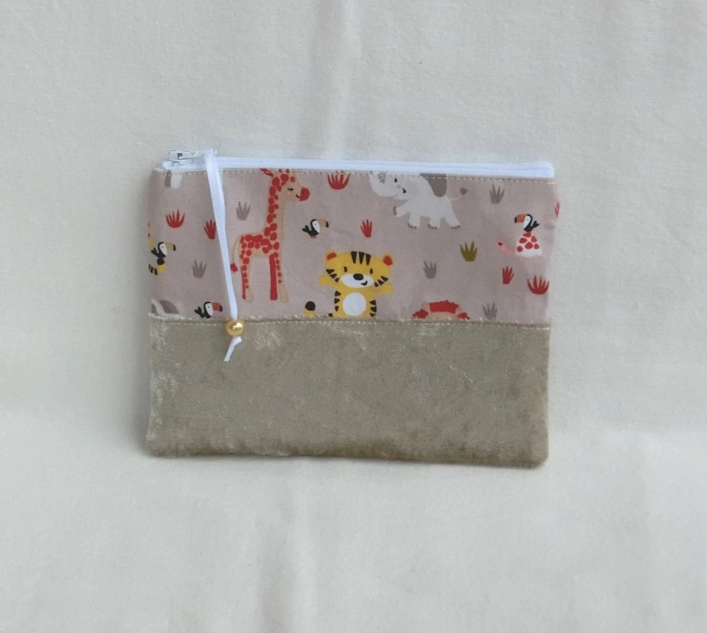 Petite Trousse Zippée Petite Fille, Porte Monnaie, Tissu Animaux Safari, Pochette Enfant Rangement Accessoire Ou Maquillage, Cadeau Noël 2 Petite Trousse Zippée Petite Fille, Porte Monnaie, Tissu Animaux Safari, Pochette Enfant Rangement Accessoire Ou Maquillage, Cadeau Noël – Image 2