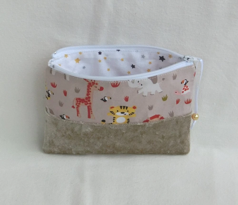 Petite Trousse Zippée Petite Fille, Porte Monnaie, Tissu Animaux Safari, Pochette Enfant Rangement Accessoire Ou Maquillage, Cadeau Noël 5 Petite Trousse Zippée Petite Fille, Porte Monnaie, Tissu Animaux Safari, Pochette Enfant Rangement Accessoire Ou Maquillage, Cadeau Noël – Image 5