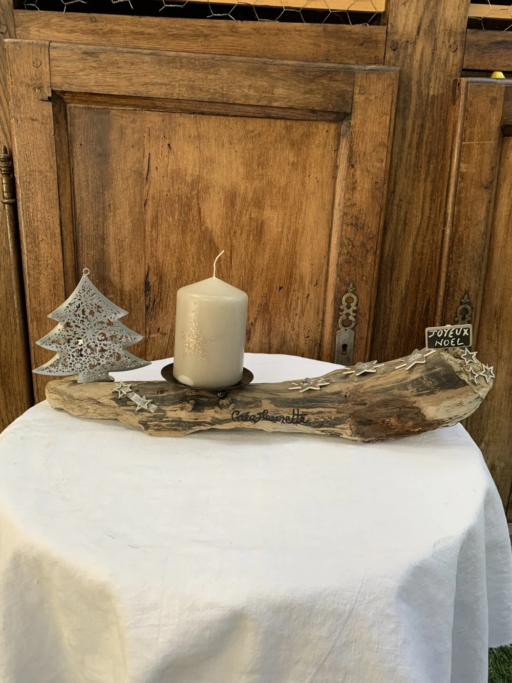 Sapin De Noël En Métal Et Bougie Sur Bois Flotté 1 Sapin De Noël En Métal Et Bougie Sur Bois Flotté