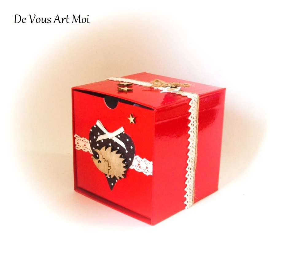 Boite Cadeau Coffret Noël Rouge Fait Main Emballage Original Artisanal 2 Boite Cadeau Coffret Noël Rouge Fait Main Emballage Original Artisanal – Image 2