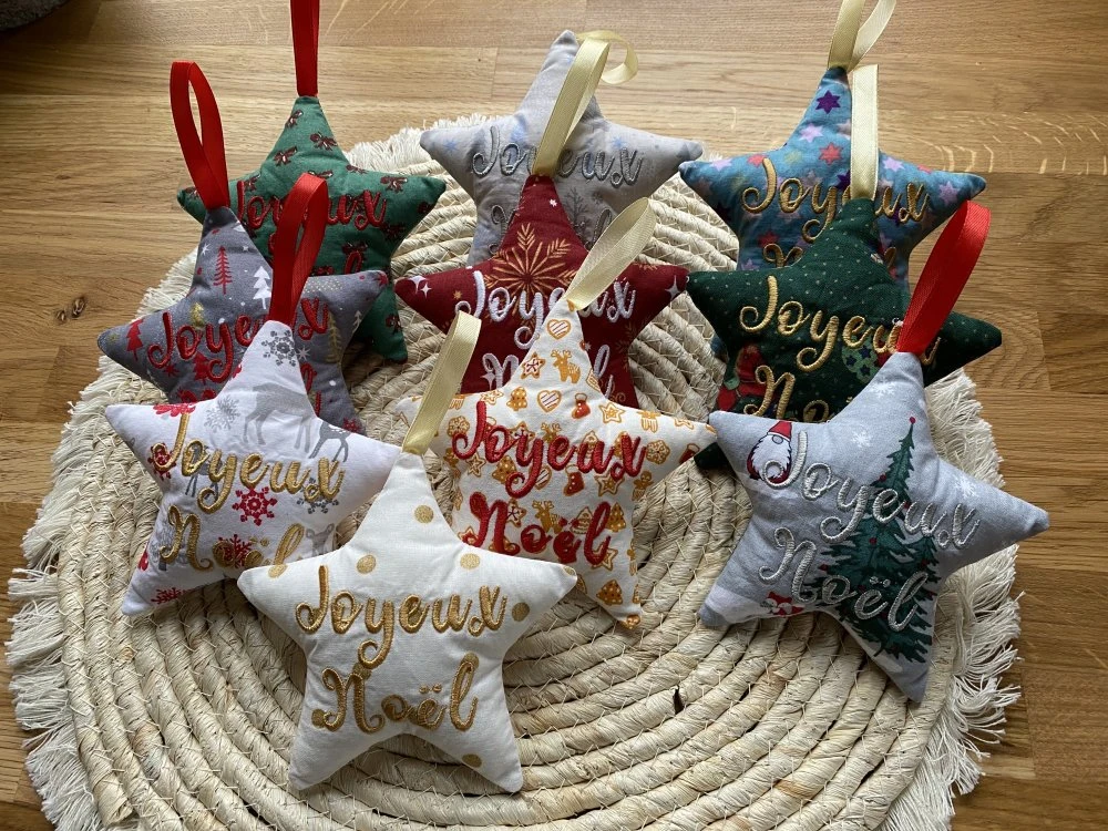 Etoile En Tissu Brodée Joyeux Noël à Suspendre Au Sapin 1 Etoile En Tissu Brodée Joyeux Noël à Suspendre Au Sapin