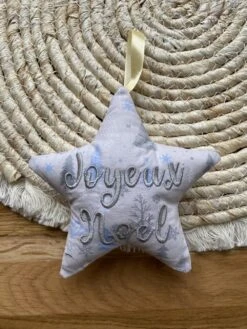 Etoile En Tissu Brodée Joyeux Noël à Suspendre Au Sapin 10 Etoile En Tissu Brodée Joyeux Noël à Suspendre Au Sapin -Papeterie Boutique 4413829 etoile en tissu brodee noel 2022 3