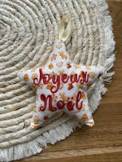 Etoile En Tissu Brodée Joyeux Noël à Suspendre Au Sapin 11 Etoile En Tissu Brodée Joyeux Noël à Suspendre Au Sapin -Papeterie Boutique 4413829 etoile en tissu brodee noel 2022 4