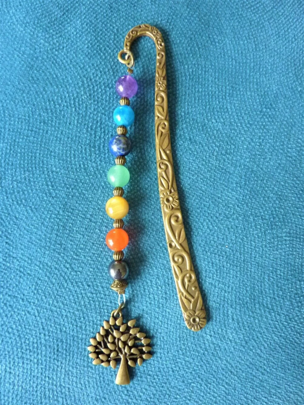 Marque Page Arbre De Vie 7 Chakras Fait Main Couleur Bronze Antique Pierre Naturelle Femme Enfant Cadeau Noël Fête Anniversaire 2 Marque Page Arbre De Vie 7 Chakras Fait Main Couleur Bronze Antique Pierre Naturelle Femme Enfant Cadeau Noël Fête Anniversaire – Image 2