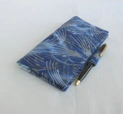 Housse De Protection Pour Chéquier Portefeuille Avec Porte Stylo, Tissu Japonais, Pochette Porte Chéquier, Cadeau Femme Fête De Noël 9 Housse De Protection Pour Chéquier Portefeuille Avec Porte Stylo, Tissu Japonais, Pochette Porte Chéquier, Cadeau Femme Fête De Noël -Papeterie Boutique 4556584 vendu housse de protection pour chequier portefeuille ave 1