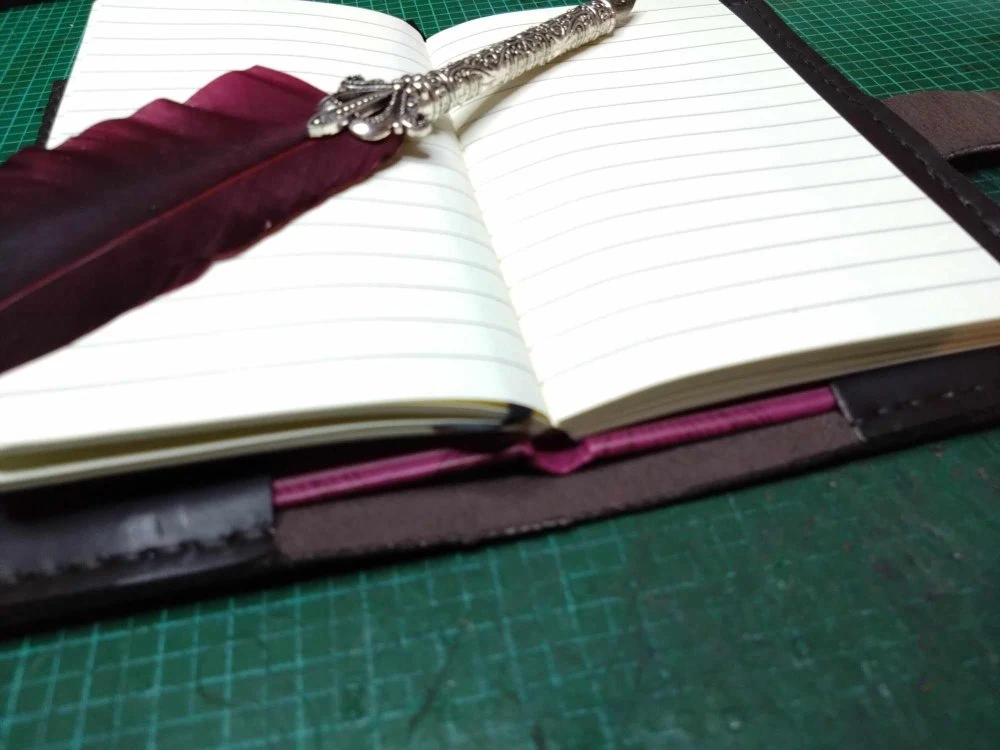 Bloc Notes A6 Style Grimoire En Cuir Véritable Artisanal Vintage Cadeau Anniversaire Noël Livre D'or Livre A Croquis Dessin 3 Bloc Notes A6 Style Grimoire En Cuir Véritable Artisanal Vintage Cadeau Anniversaire Noël Livre D'or Livre A Croquis Dessin – Image 3