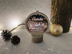 Boule De Noël Lumineuse Personnalisée, La Ville Féerique 10 Boule De Noël Lumineuse Personnalisée, La Ville Féerique -Papeterie Boutique 4665735 boule de noel lumineuse personnalisee en bois modele vi 5