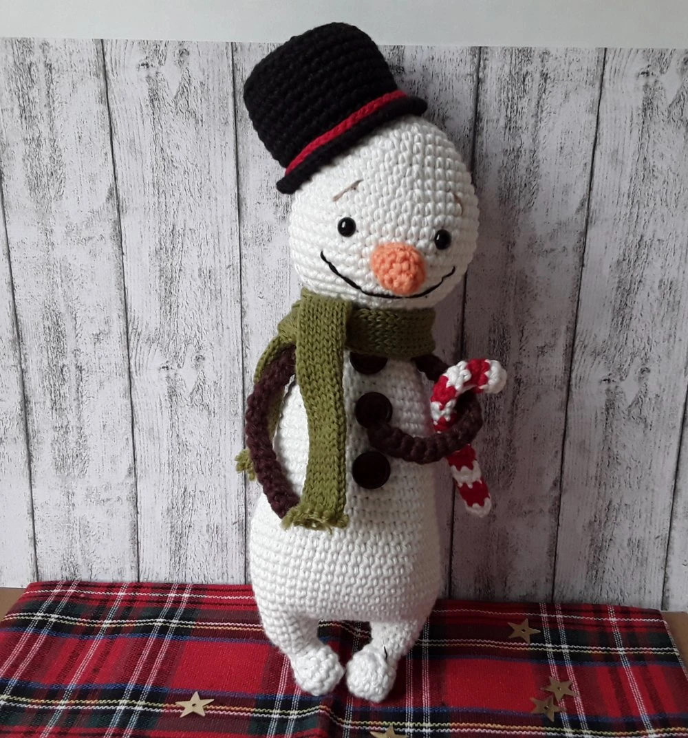 Un Bonhomme De Neige Au Crochet, Decoration De Noël 2 Un Bonhomme De Neige Au Crochet, Decoration De Noël – Image 2