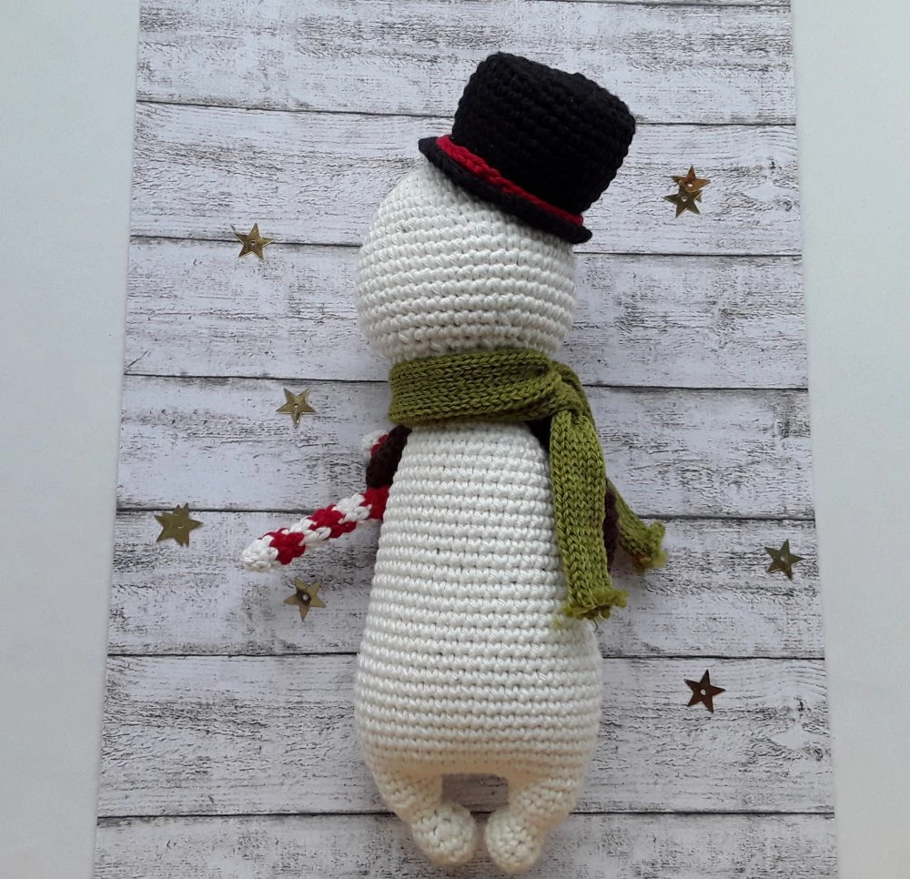 Un Bonhomme De Neige Au Crochet, Decoration De Noël 4 Un Bonhomme De Neige Au Crochet, Decoration De Noël – Image 4