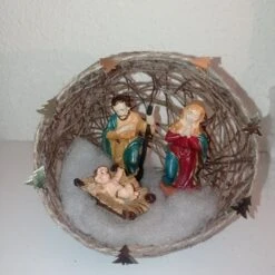 Crèche De Noël Ronde Nativité Santons Décoration De Noel Dans Une Boule En Corde De Jute. Décor Unique, Boule Faite Main