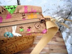 Sac Bandoulière Femme Homme, Liège Naturel, Velours Mille-raies Beige, Sac Licorne Beige, Cadeau Anniversaire Noël, Sac Vegan 12 Sac Bandoulière Femme Homme, Liège Naturel, Velours Mille-raies Beige, Sac Licorne Beige, Cadeau Anniversaire Noël, Sac Vegan -Papeterie Boutique 4705332 sac bandouliere liege moutarde incrustations dorees jacq 5