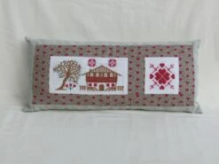 Coussin Rectangle Brodé à La Main, Chalet Et Cœur Rouge, Accessoire Décoration D'intérieur Maison, Cadeau De Noël Femme 11 Coussin Rectangle Brodé à La Main, Chalet Et Cœur Rouge, Accessoire Décoration D'intérieur Maison, Cadeau De Noël Femme -Papeterie Boutique 523209 coussin decoration d interieur brode main chalet cam 6