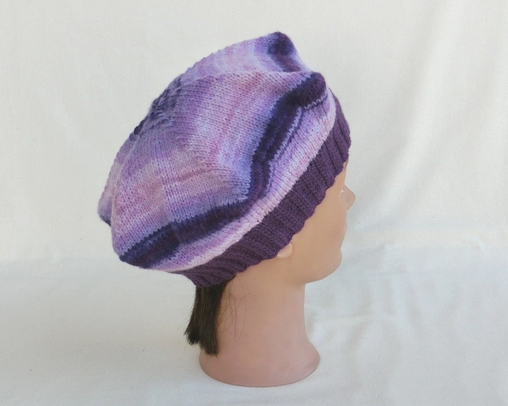 Béret En Laine Fantaisie, Femme Ou Adolescente Fille, Tricoté Main, Tricot Accessoire De Mode Hiver, Cadeau Anniversaire Ou Noël 6 Béret En Laine Fantaisie, Femme Ou Adolescente Fille, Tricoté Main, Tricot Accessoire De Mode Hiver, Cadeau Anniversaire Ou Noël – Image 6