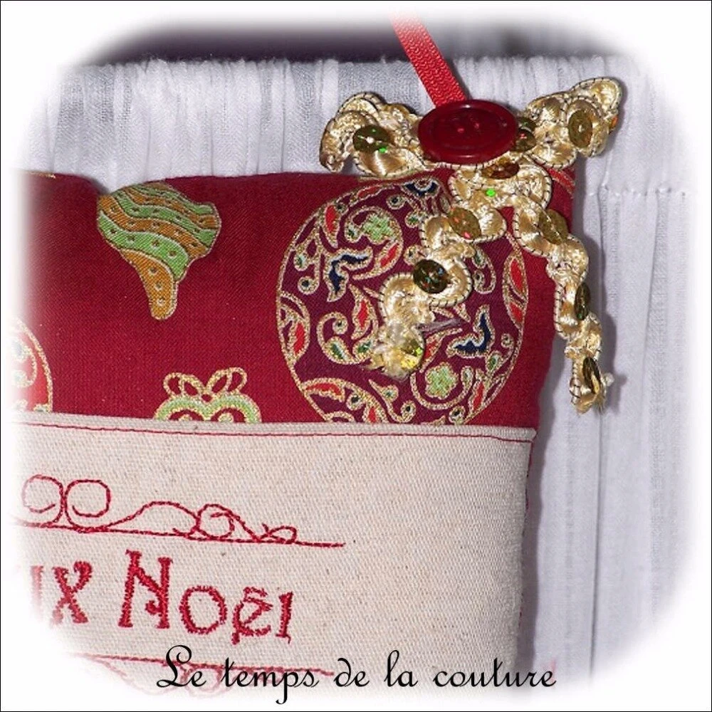 Noël - Coussin De Porte - Ton Rouge Avec Broderie "joyeux Noël" - Fait Main. 2 Noël - Coussin De Porte - Ton Rouge Avec Broderie "joyeux Noël" - Fait Main. – Image 2
