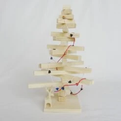 Sapin De Noël En Bois Naturel. Hauteur 280 Mm Largeur 200 Mm. Toutes Les Pièces Peuvent Pivoter à 360 Degrés, Finition Poncé Très Fin