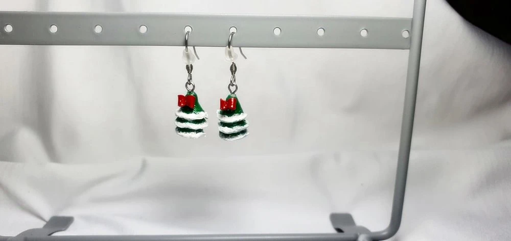 Boucles D'oreilles Enfants Sapin, Boucles D'oreilles De Noël, Bijou Enfant Acier Inoxydable, Sapin Fimo, Miniatures, 4 Boucles D'oreilles Enfants Sapin, Boucles D'oreilles De Noël, Bijou Enfant Acier Inoxydable, Sapin Fimo, Miniatures, – Image 4