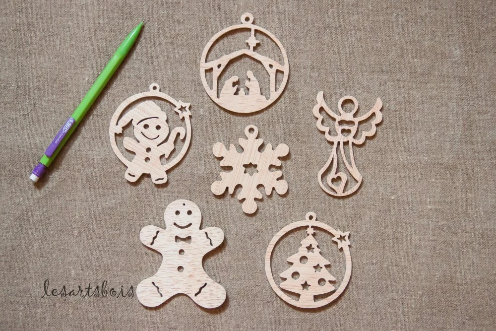 Décorations De Noël En Bois à Suspendre ( Lot 01 ) 1 Décorations De Noël En Bois à Suspendre ( Lot 01 )