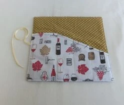 Pochette Molletonnée Pour Rangement Porte Couverts Et Serviette, étui En Tissu Sur Le Thème Du Vin, Trousse Nomade à Rouler Cadeau Noël 7 Pochette Molletonnée Pour Rangement Porte Couverts Et Serviette, étui En Tissu Sur Le Thème Du Vin, Trousse Nomade à Rouler Cadeau Noël -Papeterie Boutique product 617d4c7424fd8 3