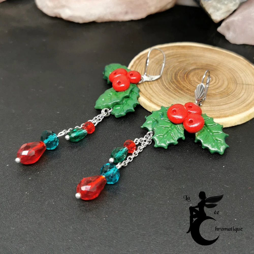 Houx De Noël, Boucles D'oreilles Dormeuses Longues Verte Et Rouges - Bijou Artisanal Pâte Polymère Et Acier Inoxydable 1 Houx De Noël, Boucles D'oreilles Dormeuses Longues Verte Et Rouges - Bijou Artisanal Pâte Polymère Et Acier Inoxydable