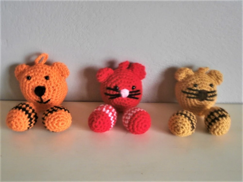 Lot De 3 (2chatons Et 1 Nounours) Amigurumis Rigolos, à Suspendre, Déco, Surprise Noël Ou Autres 2 Lot De 3 (2chatons Et 1 Nounours) Amigurumis Rigolos, à Suspendre, Déco, Surprise Noël Ou Autres – Image 2