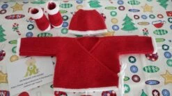 Ensemble Noël 3 Pièces Brassière Cache-coeur Bonnet Chaussons Layette Bébé Fille Ou Garçon Coloris Rouge Et Blanc Taille 1 Mois