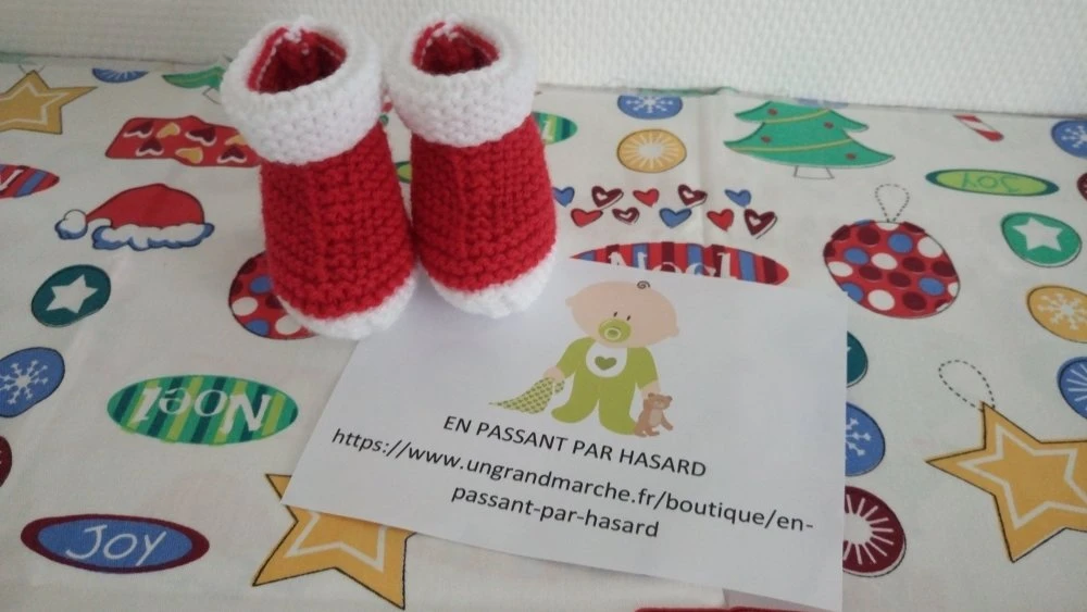 Ensemble 2 Pièces Spécial Noël Bonnet Et Chaussons Layette Bébé Fille Ou Garçon Coloris Rouge Et Blanc Taille 0/1 Ou 3 Mois 2 Ensemble 2 Pièces Spécial Noël Bonnet Et Chaussons Layette Bébé Fille Ou Garçon Coloris Rouge Et Blanc Taille 0/1 Ou 3 Mois – Image 2