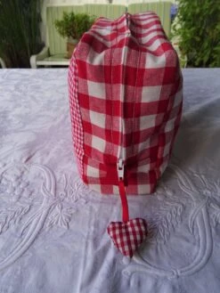 Trousse De Toilette Pour Enfants En Patchwork De Vichy , étoiles , Rouge Et Blanche , Doublé , Cadeau Noël ; -Papeterie Boutique product 635f6f4f9c358 5