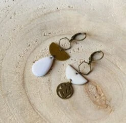 Boucles D’oreilles Dépareillées Sequin émaillé, Original, Unique, Cadeau De Noël, Blanc