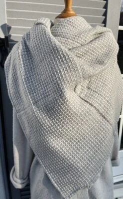 Grand Foulard Carré Double Cachemire, Gris Et Blanc, Luxe Et Douceur, Idéal Cadeau De Noël -Papeterie Boutique product 639f5bd8a2b31 3