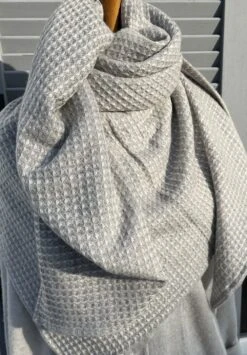 Grand Foulard Carré Double Cachemire, Gris Et Blanc, Luxe Et Douceur, Idéal Cadeau De Noël -Papeterie Boutique product 639f5bd8a2b31 4
