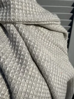 Grand Foulard Carré Double Cachemire, Gris Et Blanc, Luxe Et Douceur, Idéal Cadeau De Noël -Papeterie Boutique product 639f5bd8a2b31 5